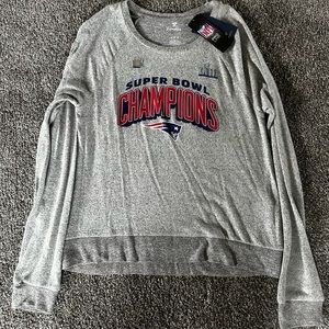 New England Patriots long sleeve shirt-Size M. NWT